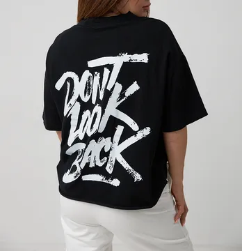 Футболка жіноча оверсайз "Don't look back" чорного кольору