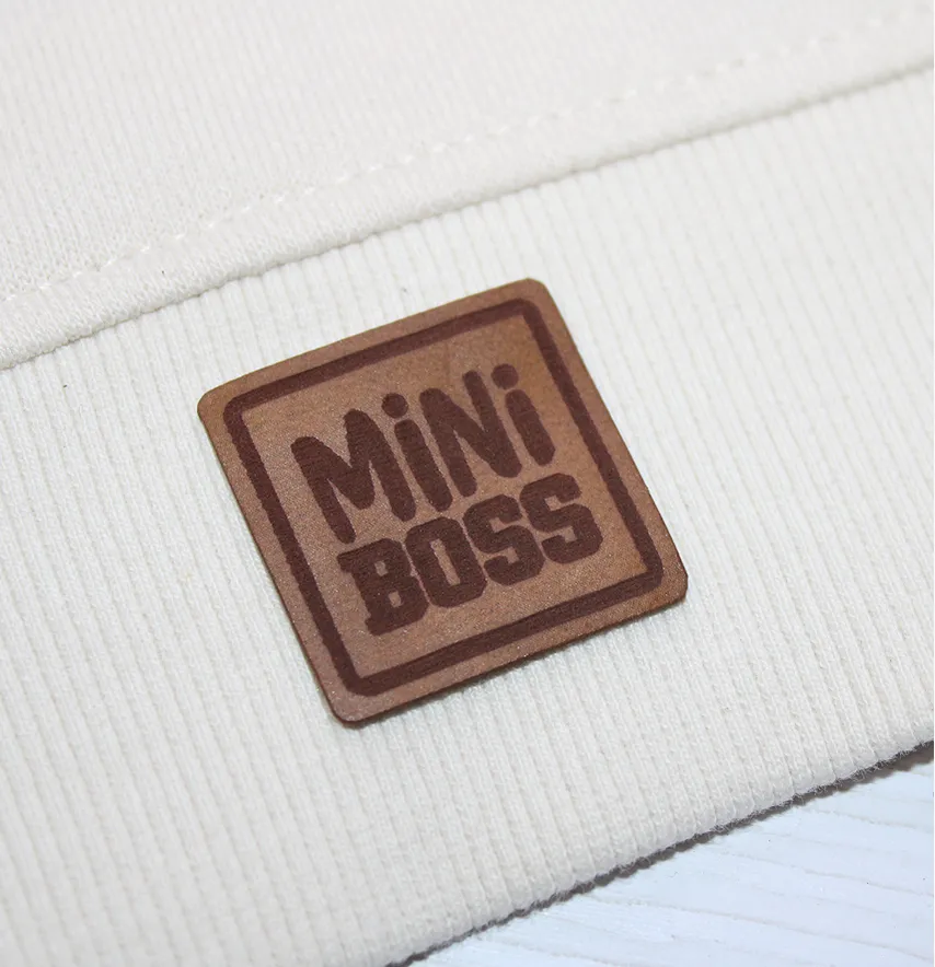 Нашивка "Mini boss" 30*30 мм коричневого цвета-1