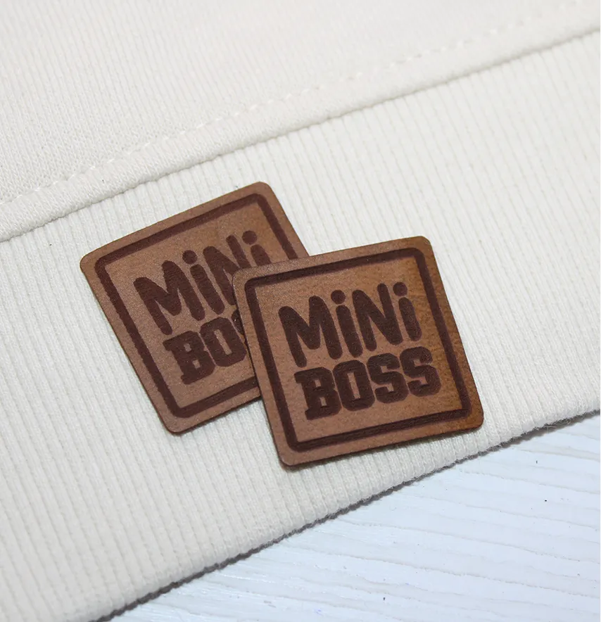 Нашивка "Mini boss" 30*30 мм коричневого цвета-2