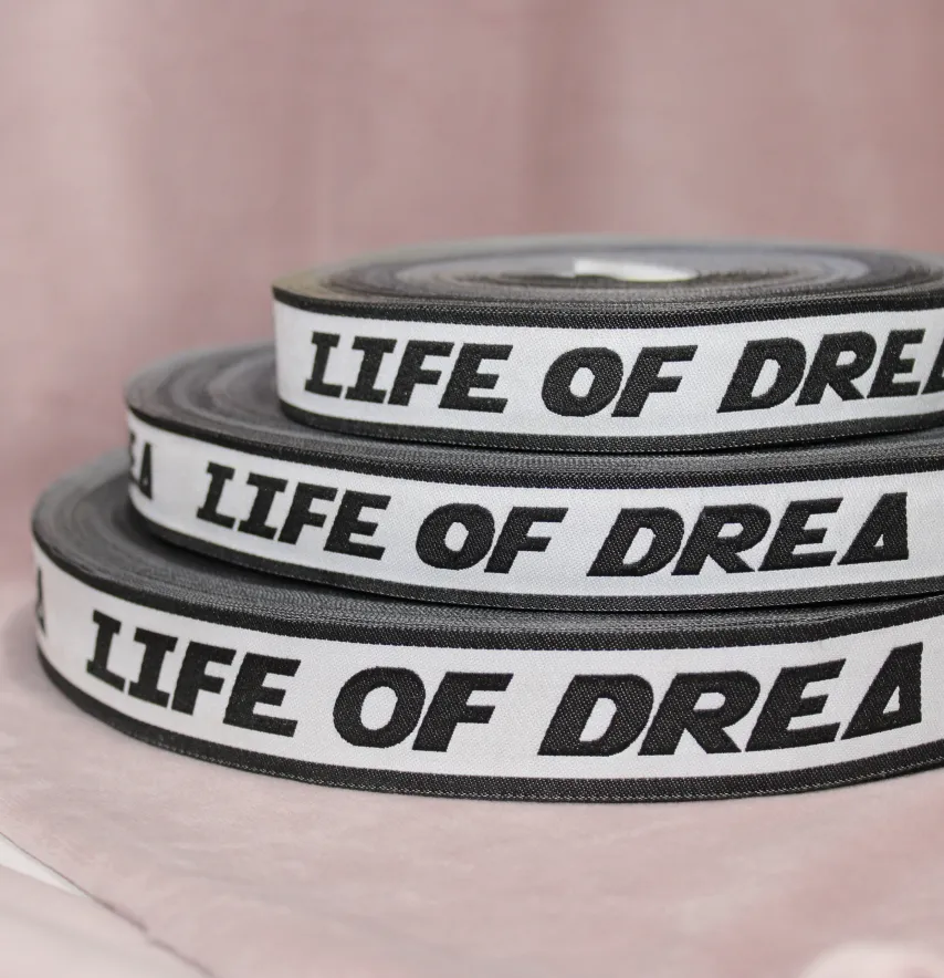 Тасьма жакардова "Life of drea" 25 мм білого кольору-1