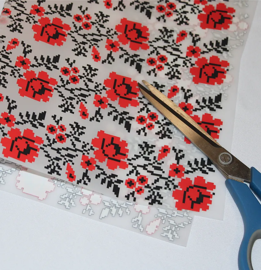 Термоналіпка "Вишиванка" лист троянда чорна з червоним 28*38 см-1