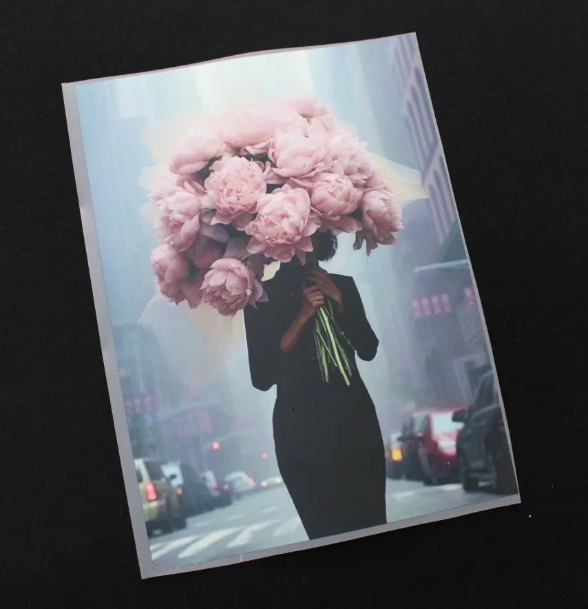 Термоналіпка "Дівчина з піонами" 26 см-2