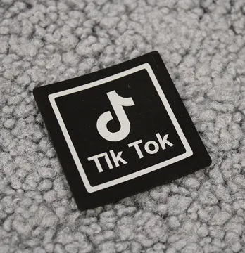 Нашивка світловідбивна "Tik Tok" 50*50 мм