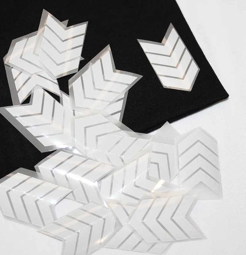 Термоаппликация рефлективная "Стрелки" 4,2*2,5 см серого цвета-2