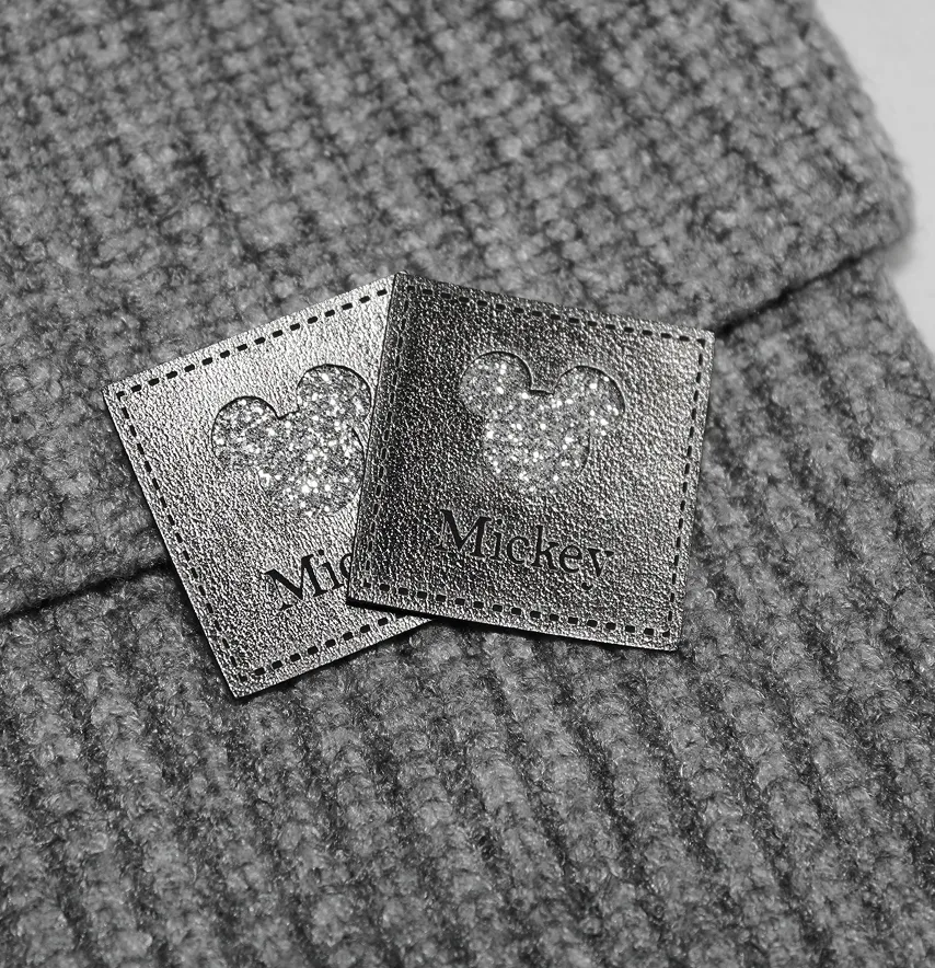 Нашивка из глитера "Mickey" 30*30 мм серебряного цвета-2