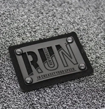 Нашивка "Run" 70*50 мм чорного кольору