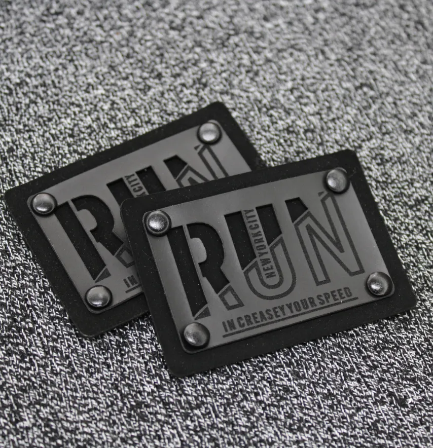 Нашивка "Run" 70*50 мм чорного кольору-1
