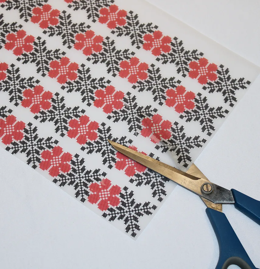 Термонаклейка "Вышиванка" лист 18*26 см цветок красный с черным-2