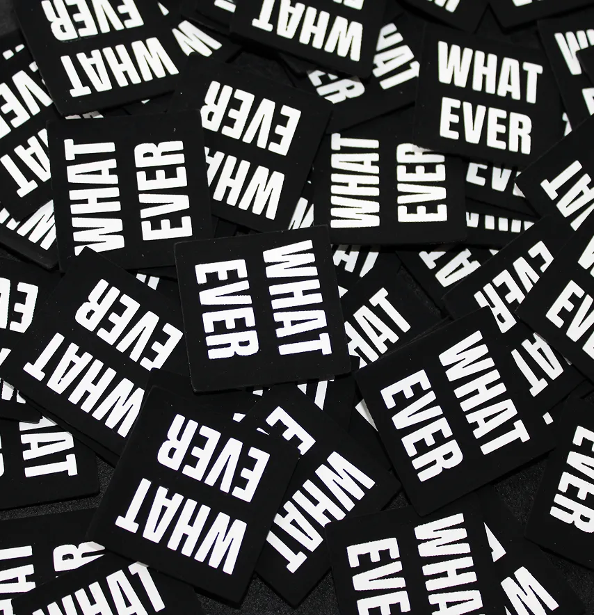 Нашивка "Whatever" 40*40 мм чорного кольору з білим прорезиненим лого-2