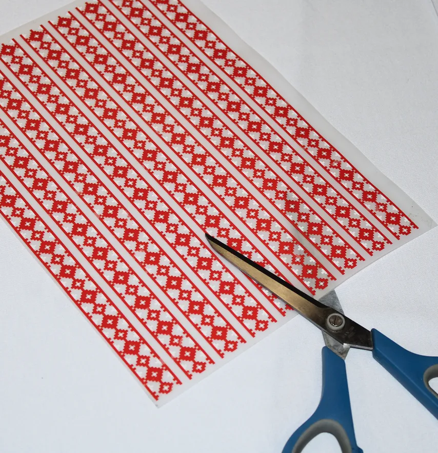 Термоналіпка "Вишиванка" лист орнамент білий з червоним 18*26 см-1