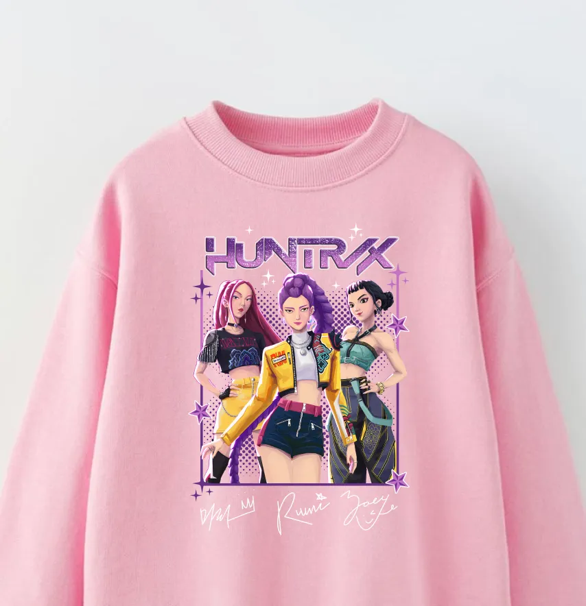 Термонаклейка "Huntrix" на фиолетовом фоне 19*26,5 см.-1