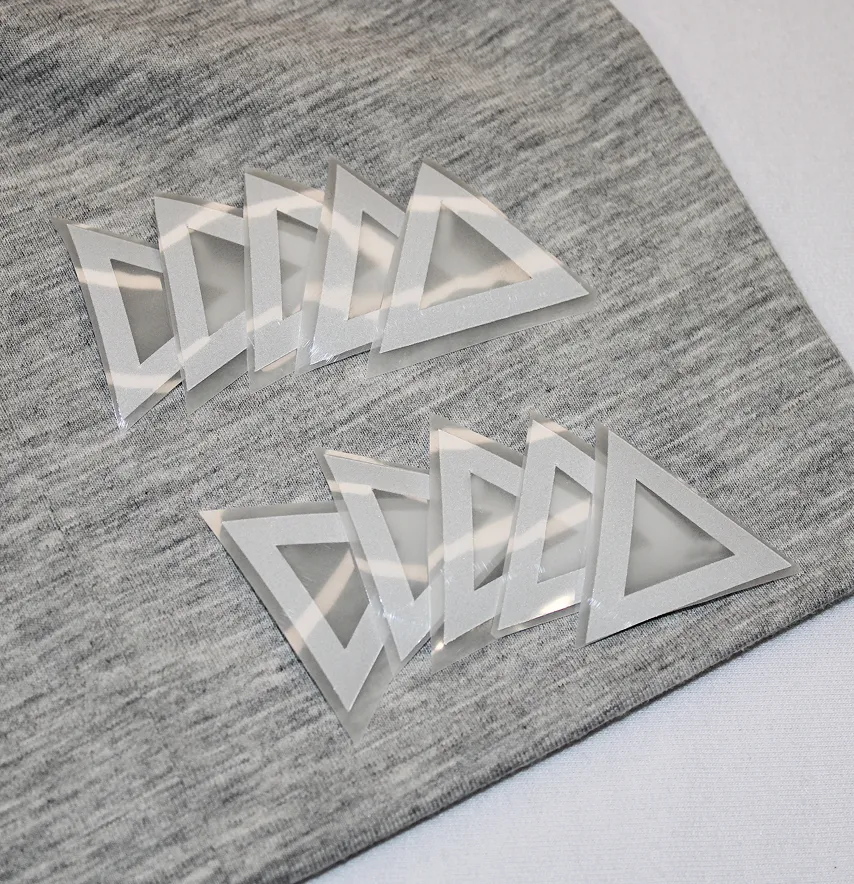 Термоаппликация рефлективная "Геометрические фигуры" треугольник 3,5*3,5 см серого цвета-1