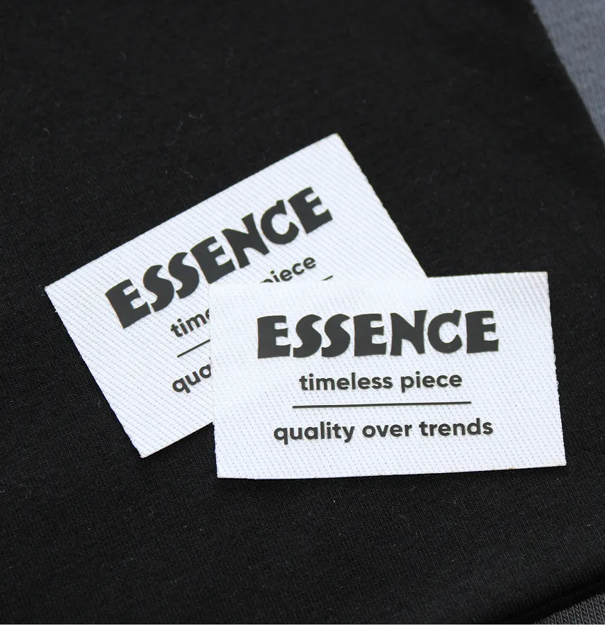 Нашивка котонова "Essence" 50*30 мм-1