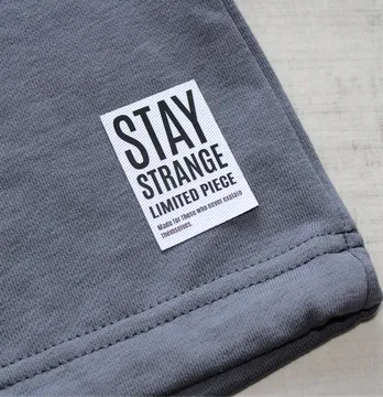 Нашивка котонова "Stay strange" 35*50 мм