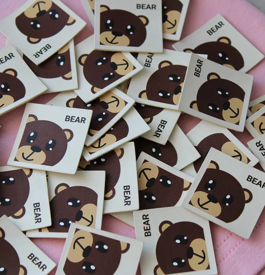 Нашивка "Bear" ведмедик виглядає 35*35 мм білого кольору-2