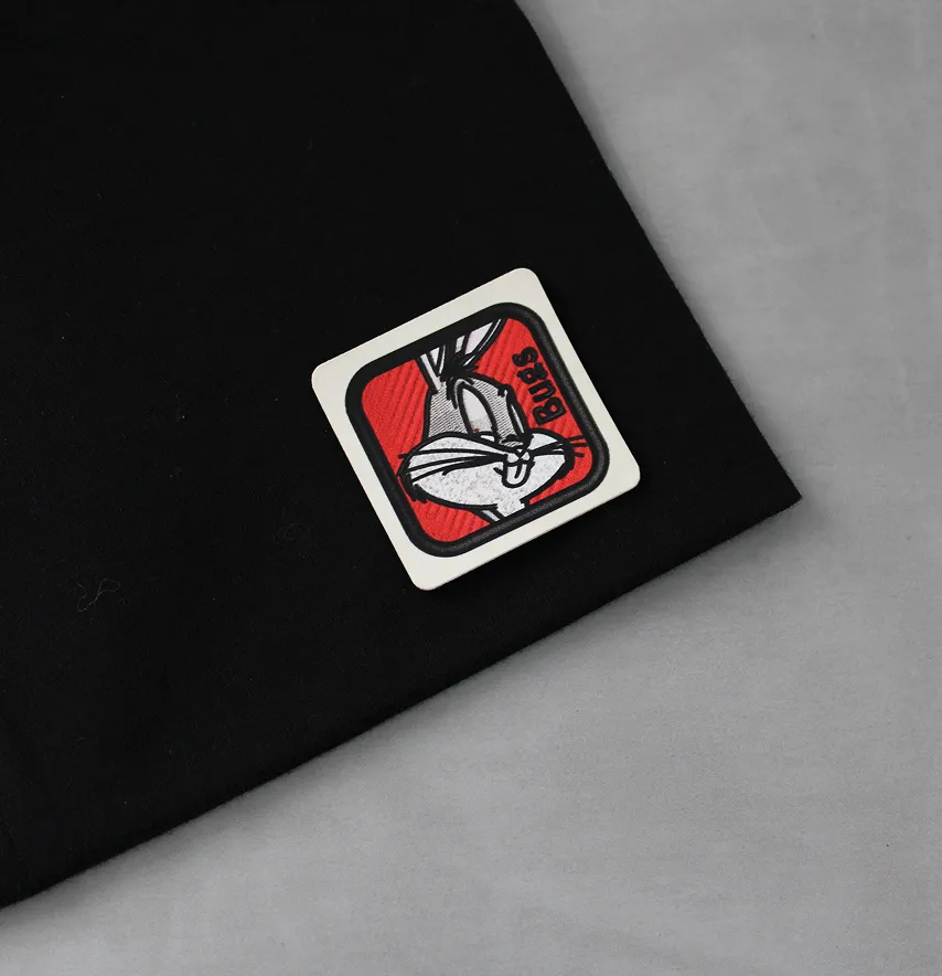 Нашивка "Bugs" на червоному 40*40 мм молочна основа-1