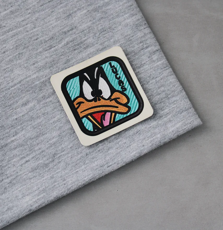 Нашивка "Lucas" на блакитному 40*40 мм молочна основа-2