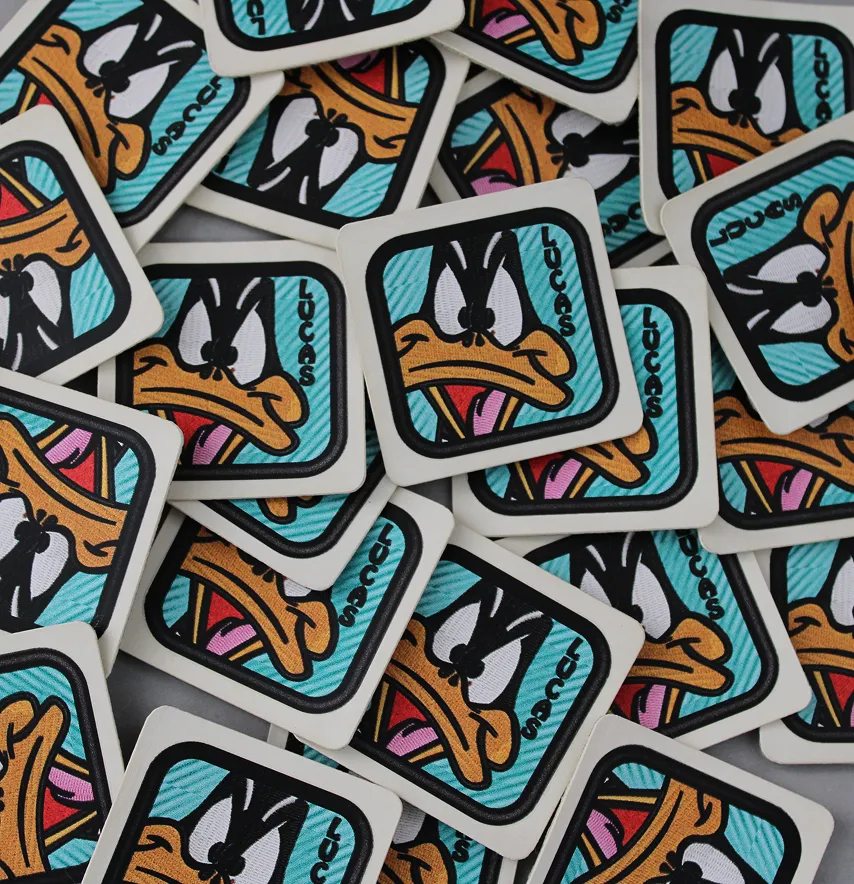 Нашивка "Lucas" на блакитному 40*40 мм молочна основа-3