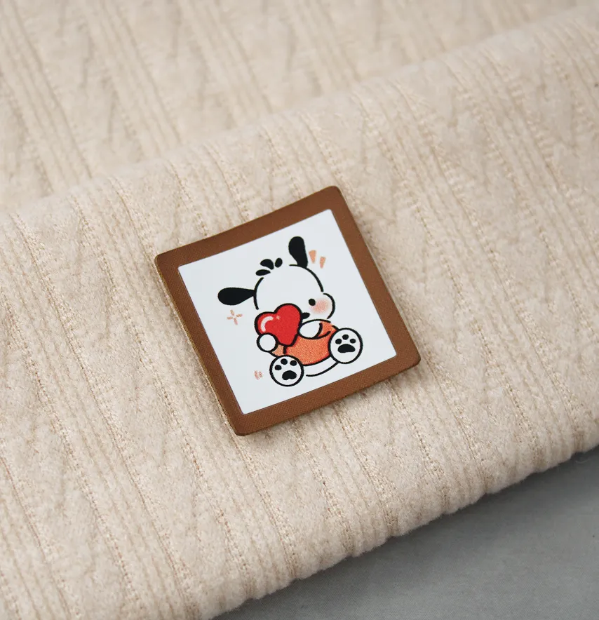 Нашивка "Песик з сердечком" на білому 30*30 мм пісочна основа-0