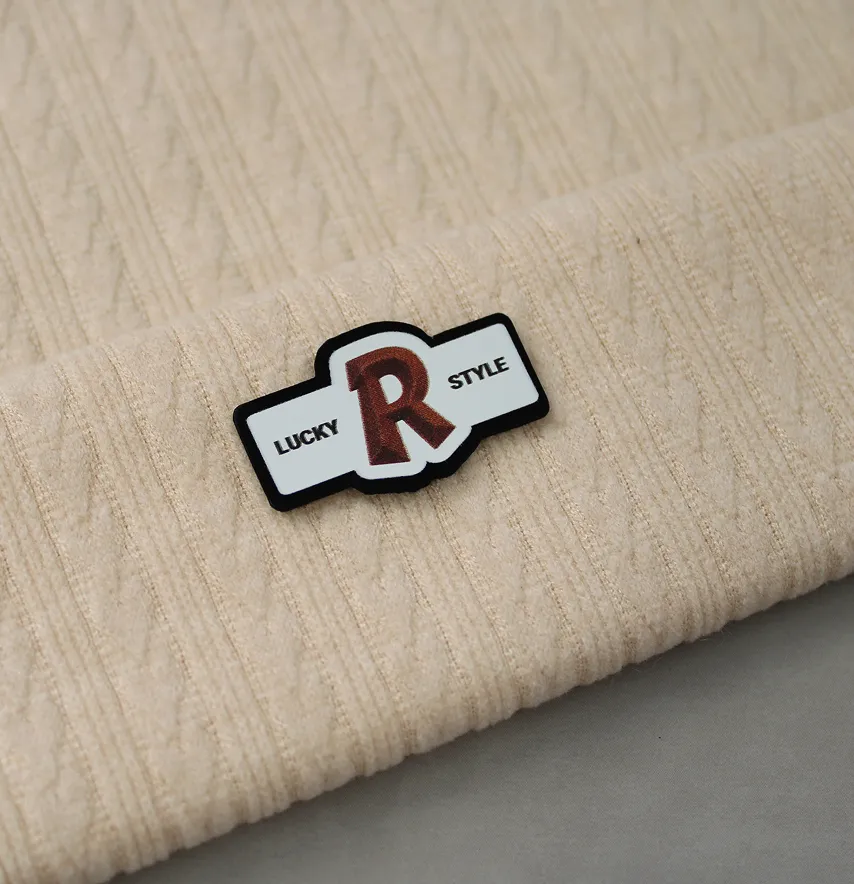 Нашивка "Lucky Style R" на білому 40*23 мм чорна основа-1