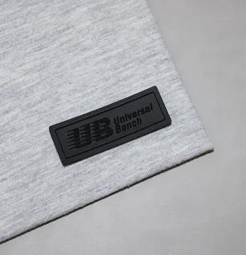 Нашивка "Universal bench" 50*18 мм чорного кольору