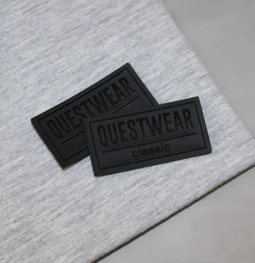 Нашивка "Questwear" 50*25 мм чорного кольору-1
