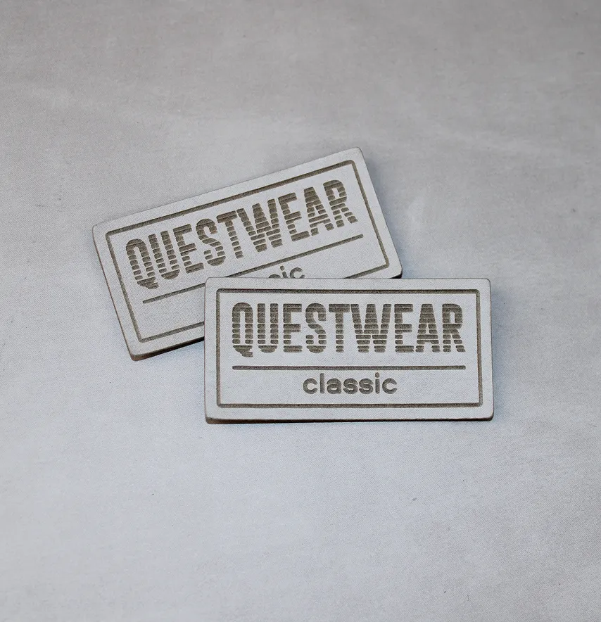 Нашивка "Questwear" 50*25 мм сірого кольору-1