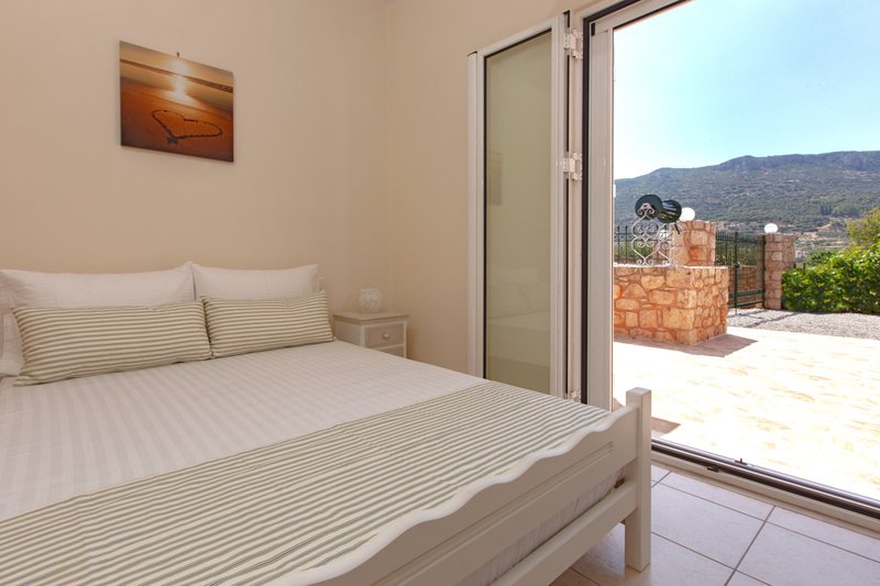 The bedroom with Double-sized bed of Laconia Domus