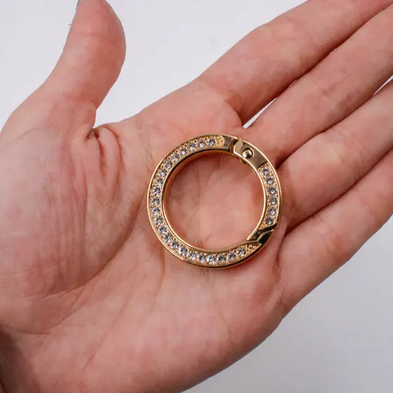 Argola Mosquetao Articulada Com Strass 35Mm Em Zamac (2 Pc) - Dourado