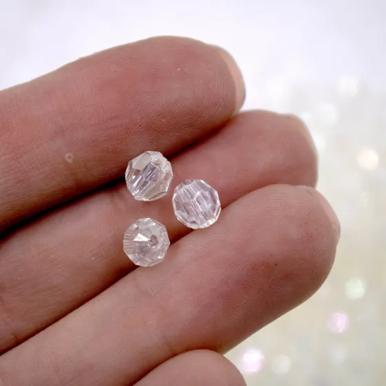 Bola Sextavada Irisada Passante 06Mm Em Acrilico Com 500Gr 643G - Cristal Ab 643G