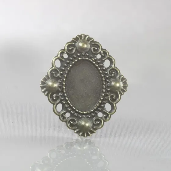 Tag Moldura Oval Pontuda Para Chaton 18X25Mm Em Ferro Com 200 Pecas 075 - Ouro Velho