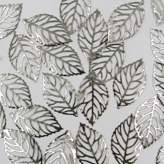 Pingente Folha 26X45Mm Em Ferro Com 200 Pecas