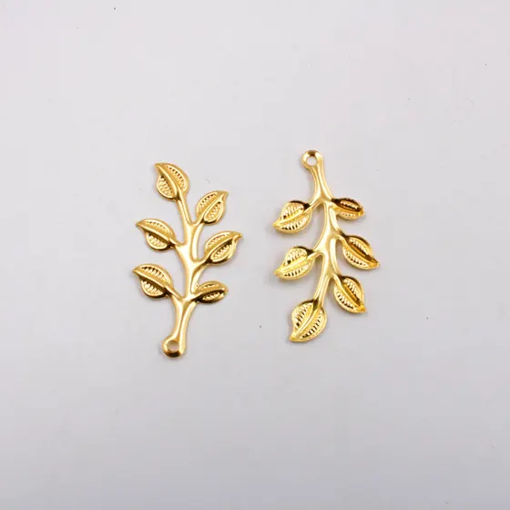 Pingente Folhas 19X37Mm Em Ferro Com 200 Pecas - Dourado