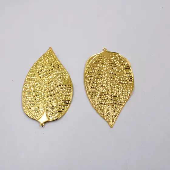 Pingente Folha 44X74Mm Em Ferro Com 100 Pecas - Dourado