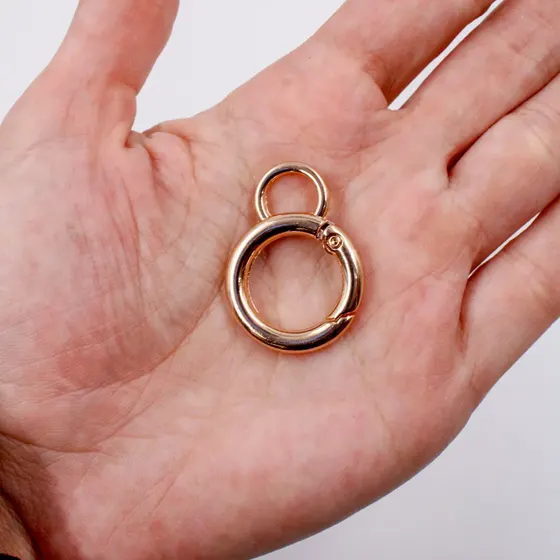Pingente Argola Mosquetao Articulada 24Mm Em Zamac Com 20 Pecas - Dourado