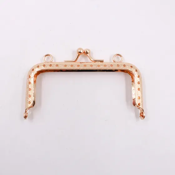 Fecho Da Vovo Trabalhado 90X51Mm Em Ferro Unidade - Dourado