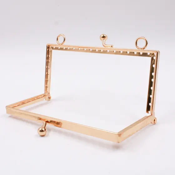 Fecho Da Vovo Retangular Trabalhado 12.5Cm Em Ferro Unidadee - Dourado