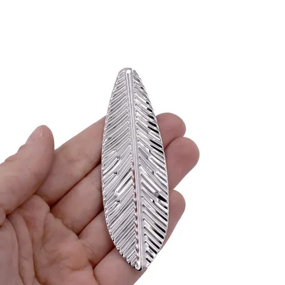 Pingente Folha 28X93Mm Em Ferro Com 80 Pecas