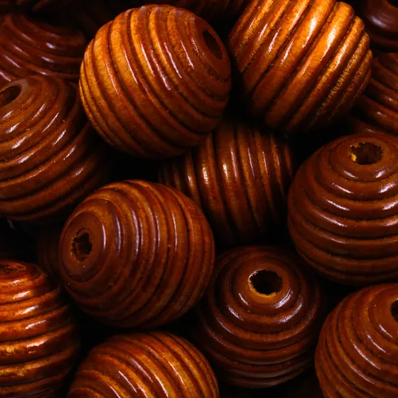 Bola Frisada Passante 24Mm Em Madeira Com 500Gr