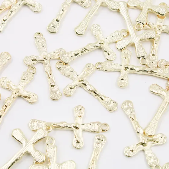 Pingente Crucifixo 34X19Mm Em Zamac Com 100Gr