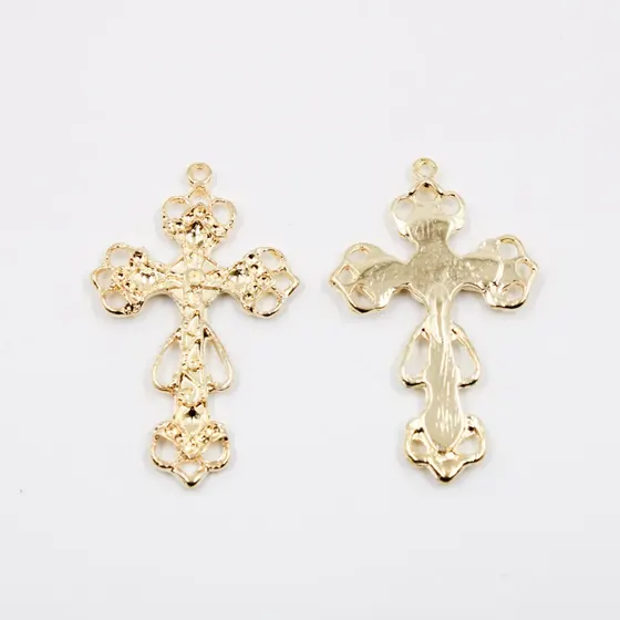 Pingente Cruz Trabalhada Vazada 50X30Mm Em Zamac Com 100Gr