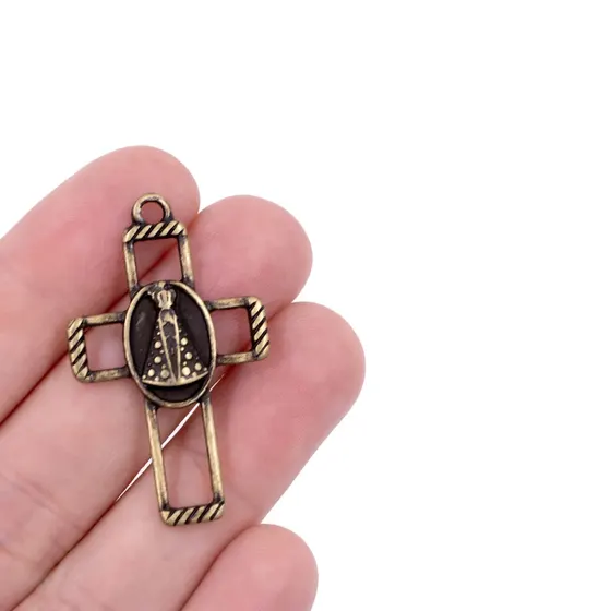 Pingente Cruz Nossa Senhora 39X23M Em Zamac Com 12 Pecas - Ouro Velho