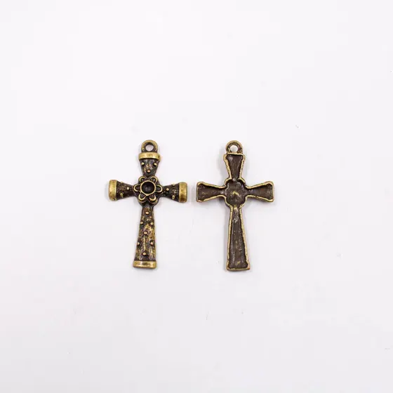 Pingente Cruz Trabalhada 47X28Mm Em Zamac Com 12 Pecas - Ouro Velho