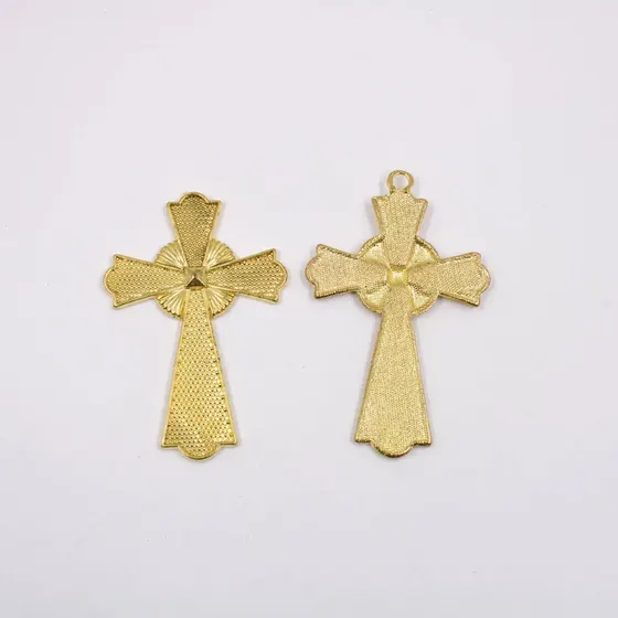 Pingente Cruz Trabalhada 43X30Mm Em Zamac Com 02 Pecas - Dourado