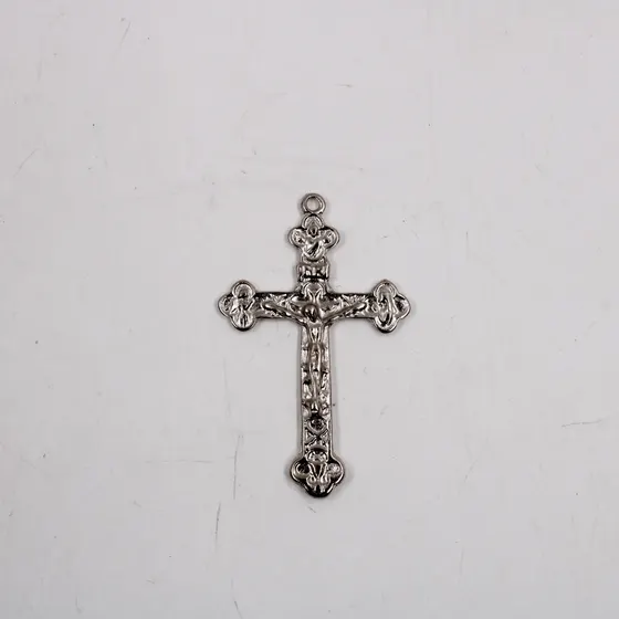 Pingente Cruz Trabalhada 51X31Mm Em Zamac Com 12 Pecas - Niquel