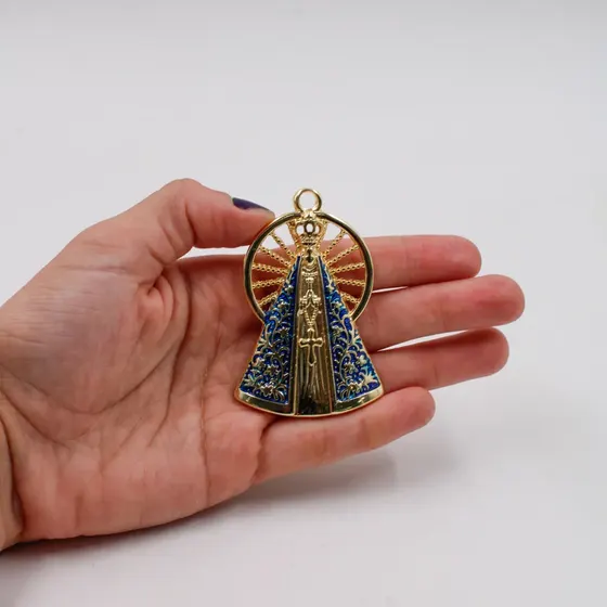 Pingente Cataforetico Resinado Nossa Senhora Aparecida 65X43Mm Em Zamac Com 02 Pecas - Dourado