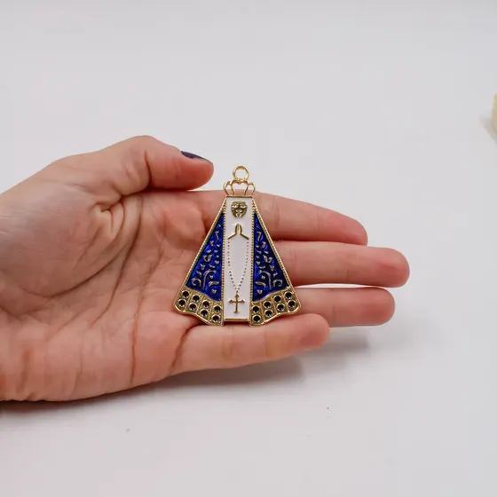 Pingente Cataforetico Resinado Nossa Senhora Aparecida 58X45Mm Em Zamac Com 02 Pecas - Dourado