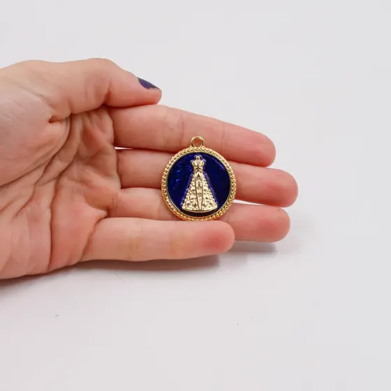 Pingente Cataforetico Resinado Nossa Senhora Aparecida 33Mm Em Zamac Com 04 Pecas - Dourado
