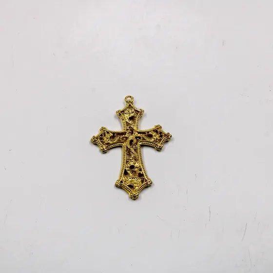 Pingente Cruz Vazada Trabalhada Cataforetica 55X40Mm Em Zamac Com 12 Pecas - Dourado