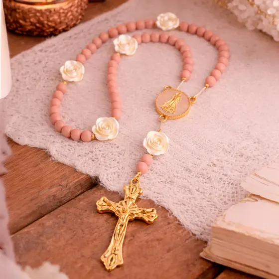 Pingente Crucifixo Trabalhado Cataforetico 49X28Mm Em Zamac Com 07 Pecas - Dourado